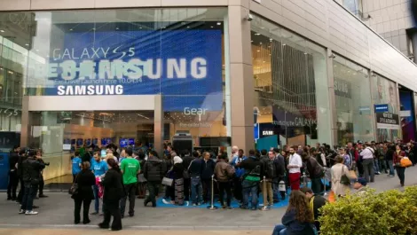 Samsung S5 sales in a galaxy far, far, away…