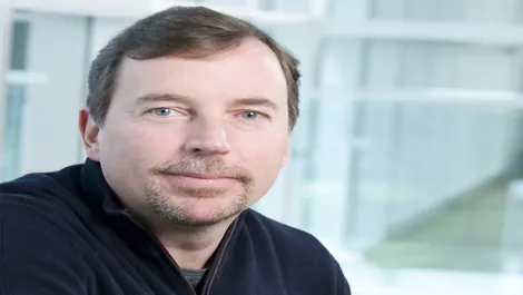 More pain for Yahoo as CEO departs