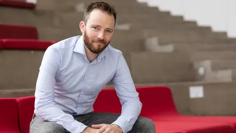 Lucas hof  mitacs innovation award winner